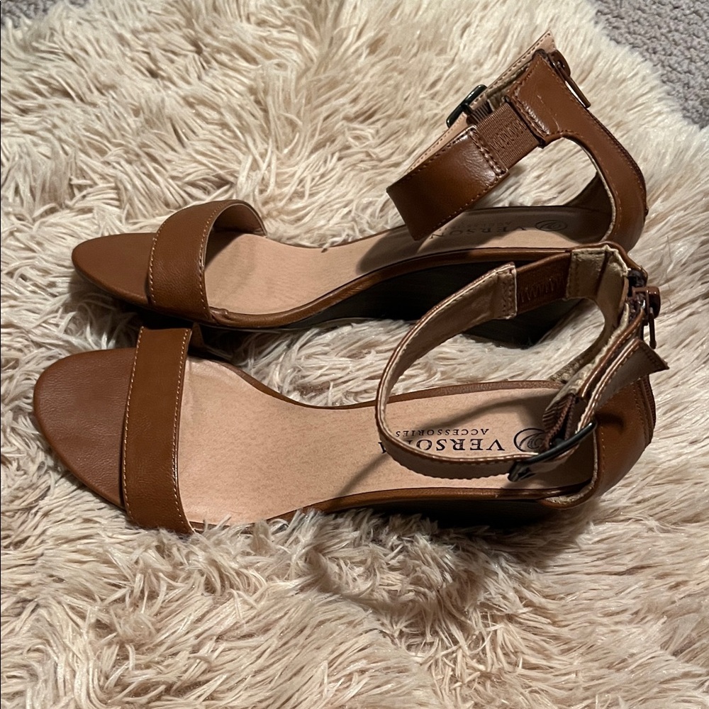 Versona Brown Ankle Strap Heels